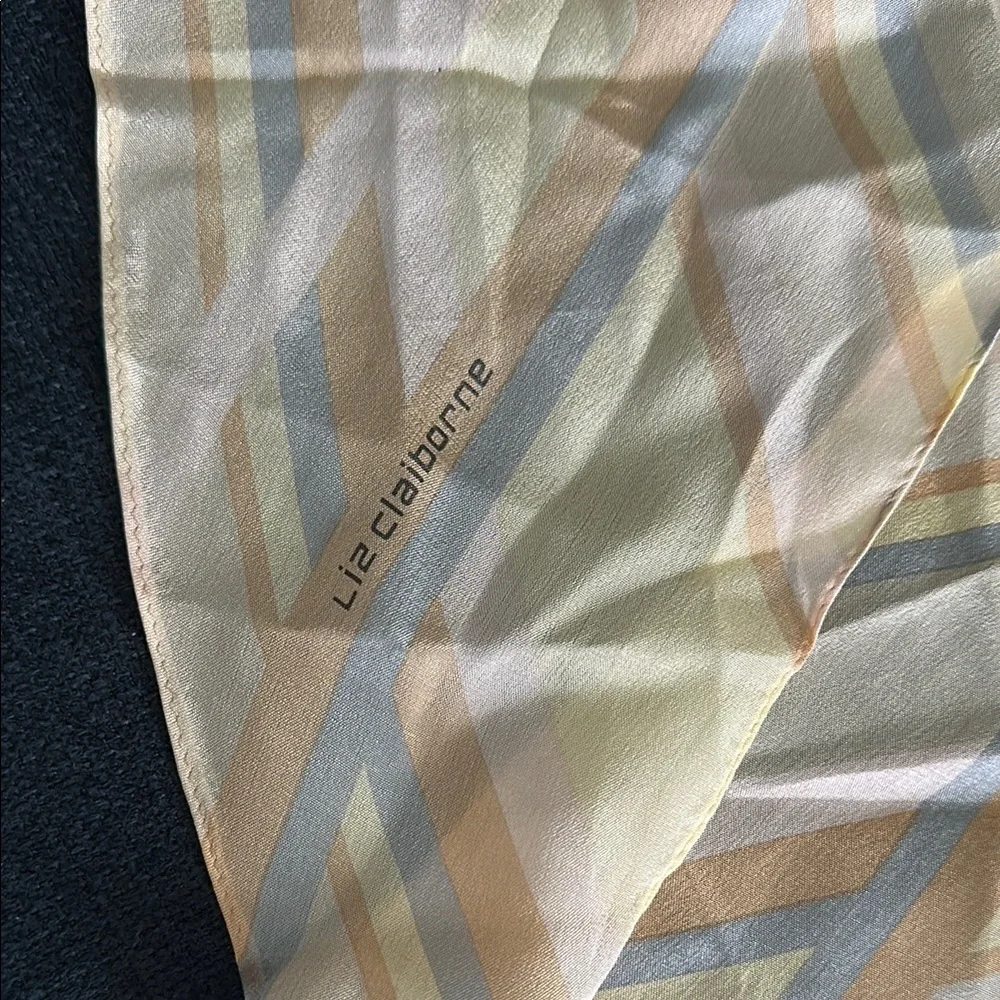 Liz Claiborne elegant scarf